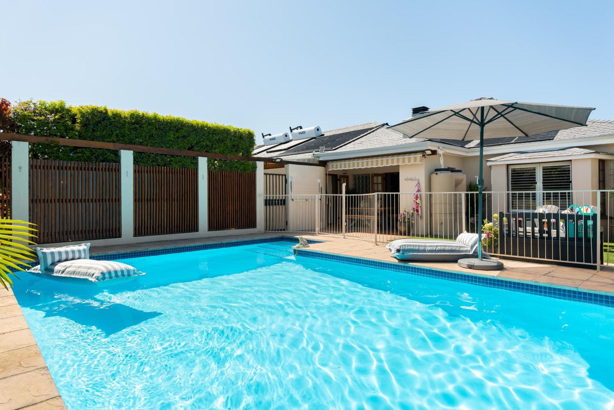 Meerendal Cottage-Affordable Luxury-Private Garden With Pool & Hot Tub 케이프타운 외부 사진