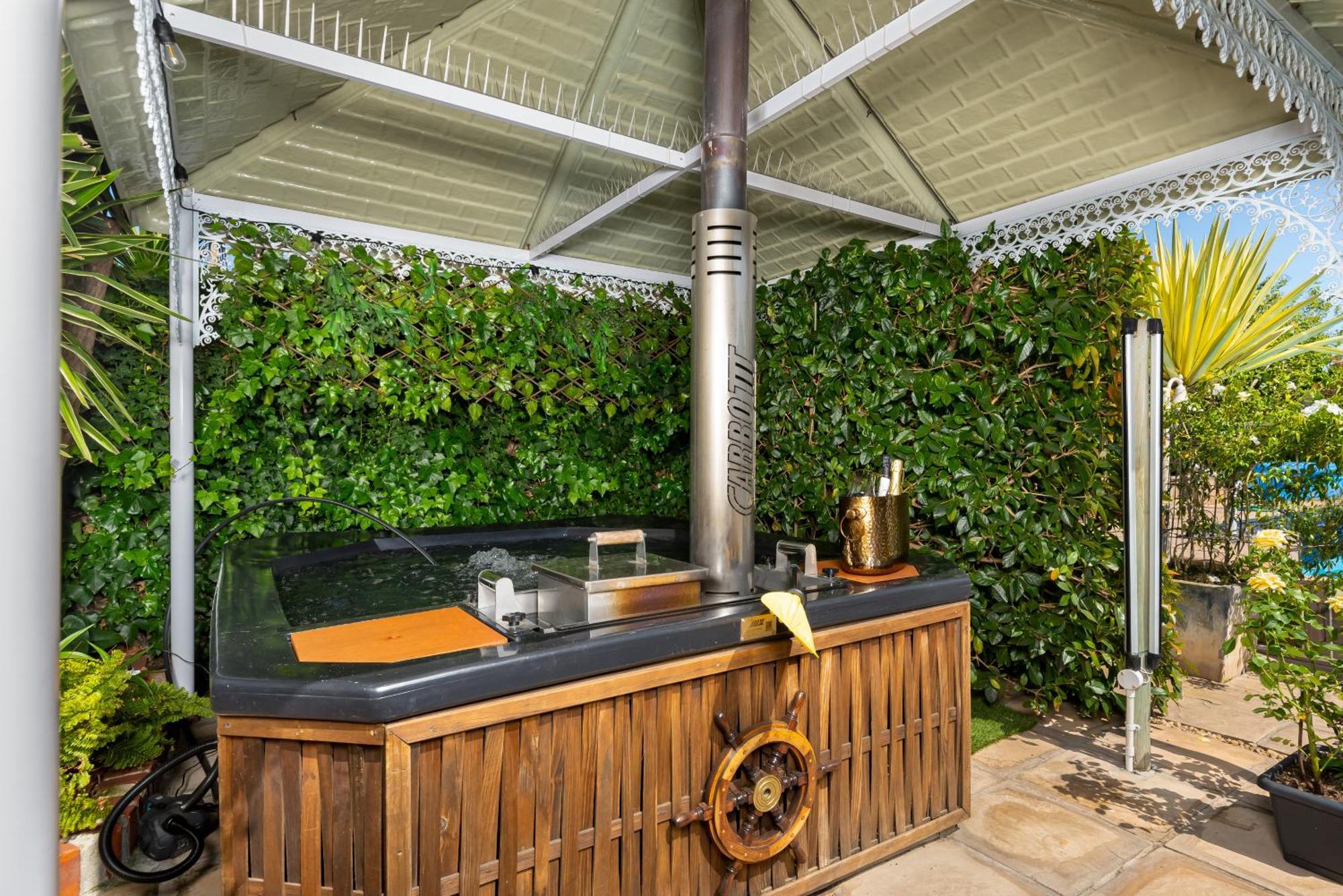 Meerendal Cottage-Affordable Luxury-Private Garden With Pool & Hot Tub 케이프타운 외부 사진